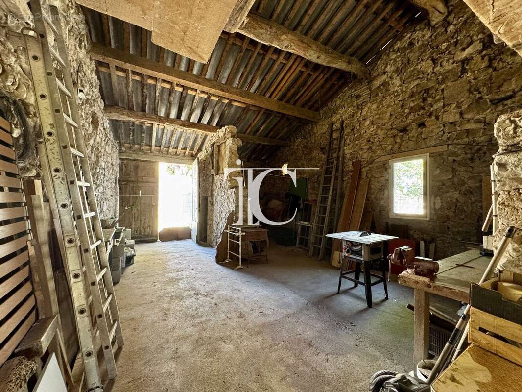 Maison à BERRIAS-ET-CASTELJAU