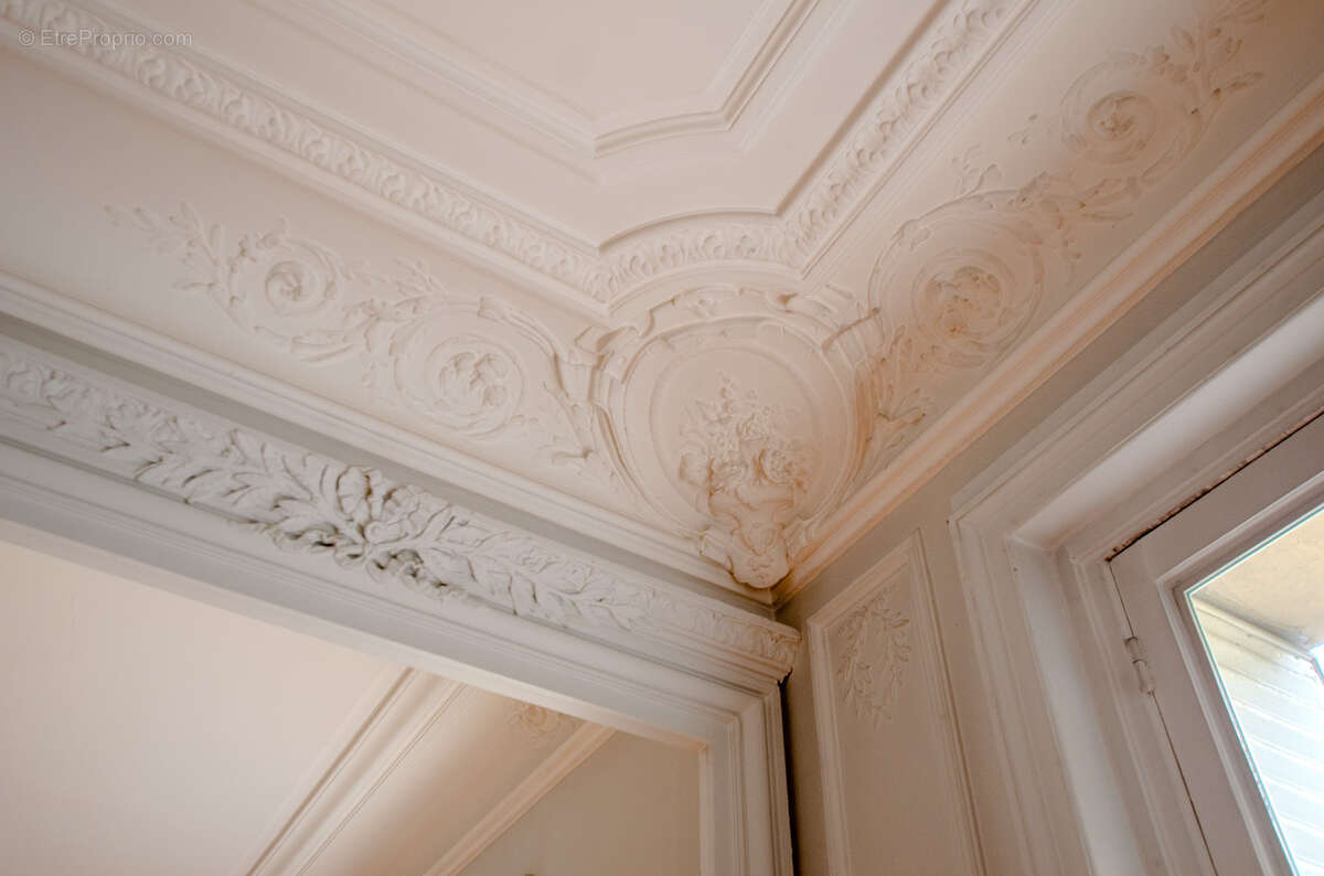 VENTE Paris 7e Champs de Mars  Appartement familial 3 chambres parquet moulures cheminées - photo 12