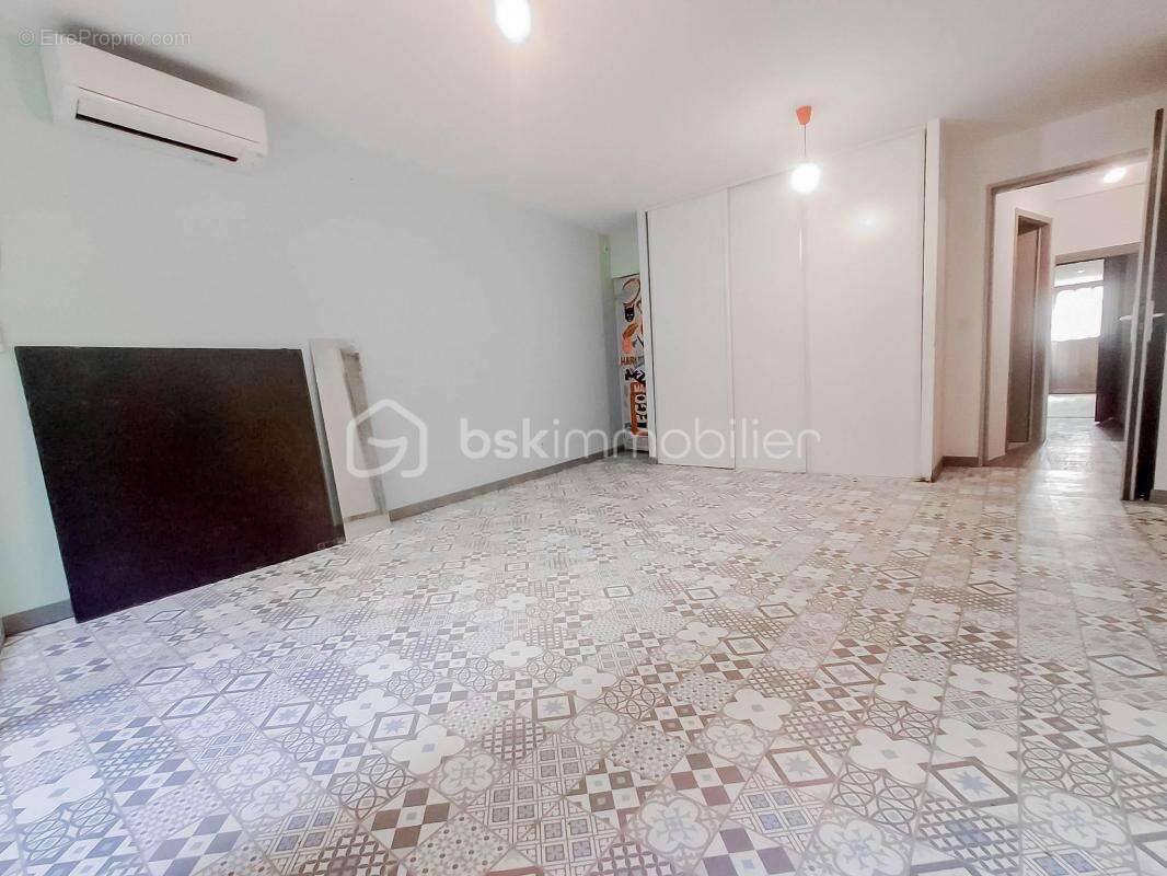 Maison à PEZILLA-LA-RIVIERE