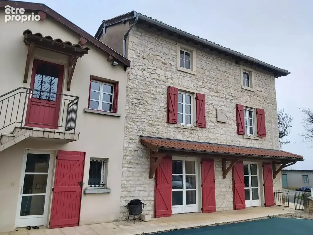 Maison 5 pièces 212 m² à vendre à Lucenay (69480) - photo 2
