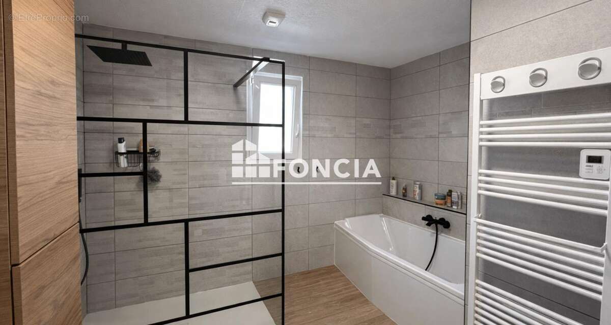 Maison à MONTAREN-ET-SAINT-MEDIERS