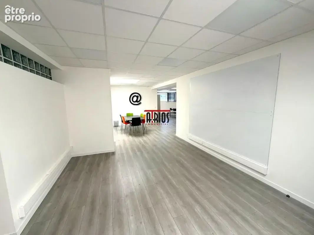 Bureaux 170 m² + terrasse 10 m² - photo 12