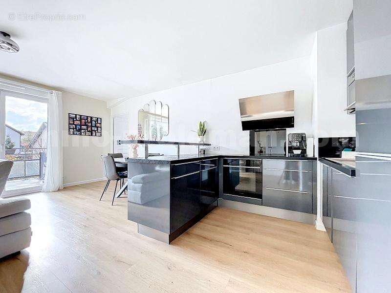 Appartement_T3_Vetraz-Monthoux_Genève_Ceva_tramway_Suisse_investissement_Séjour_Cuisine_ - Appartement à VETRAZ-MONTHOUX