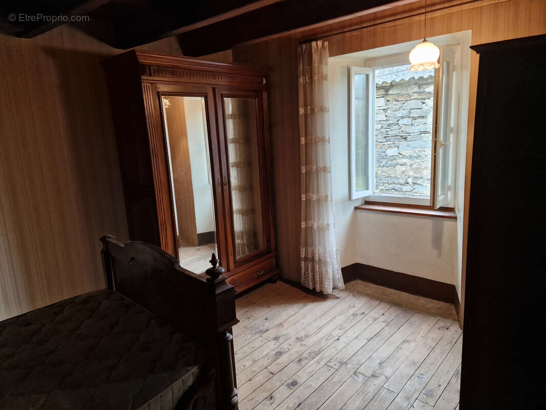 Maison à MURAT-SUR-VEBRE