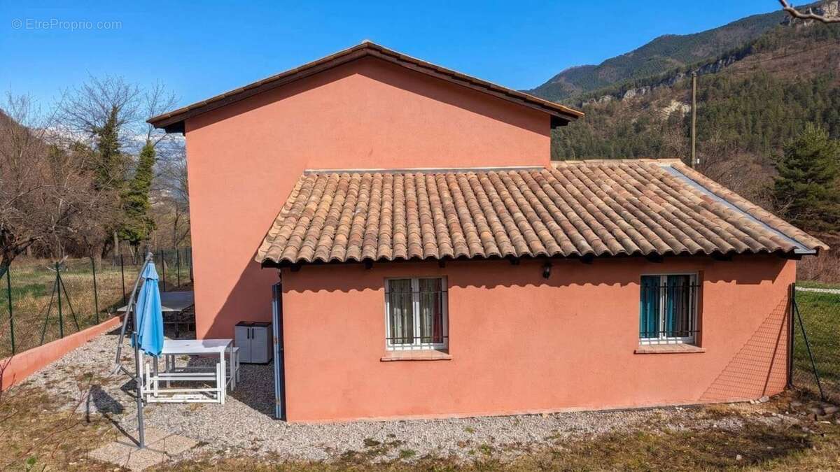 Maison à VAL-DE-CHALVAGNE