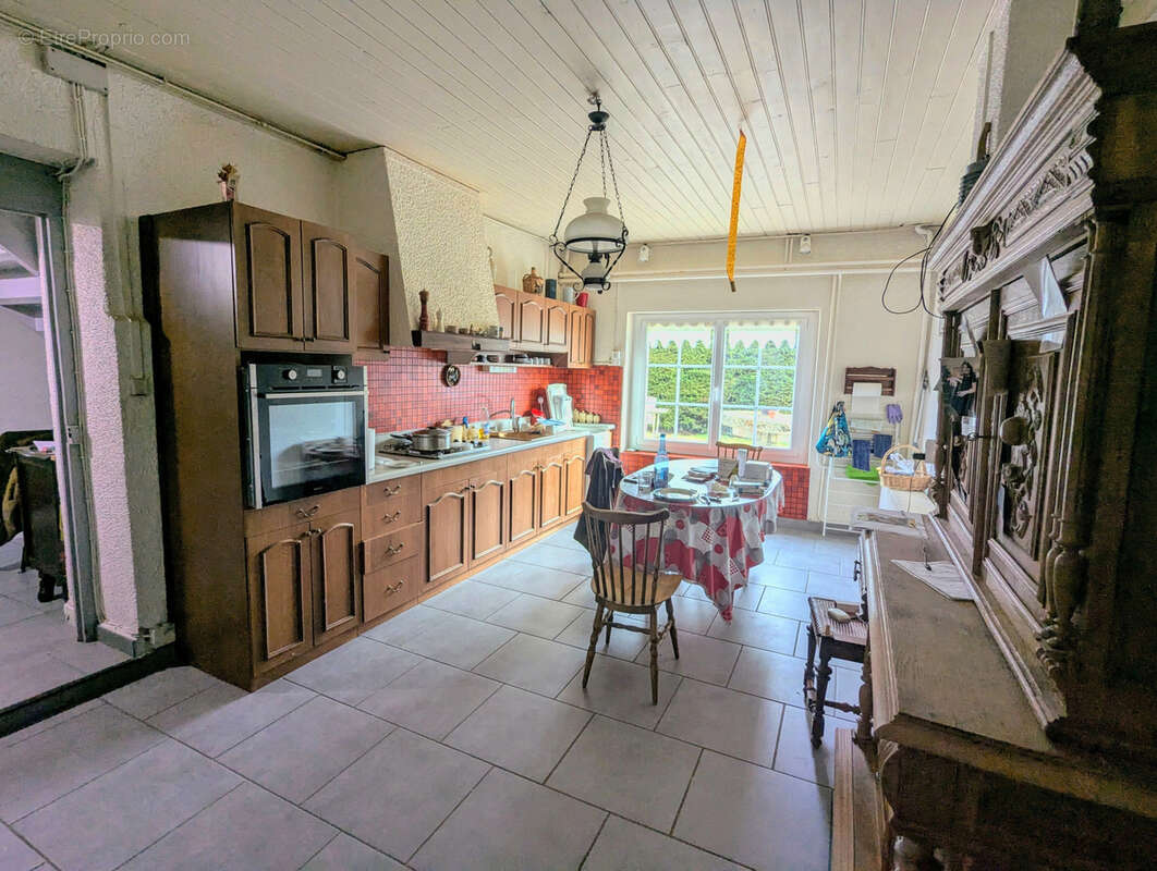 Maison à SAINT-VICTOR-MALESCOURS