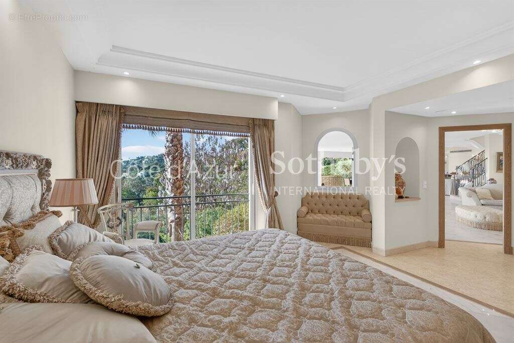 Maison à MANDELIEU-LA-NAPOULE