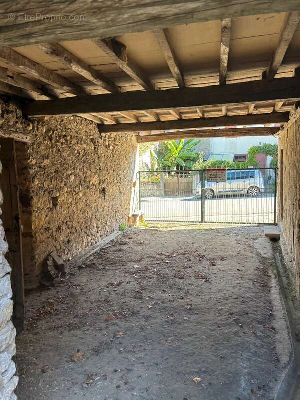 Maison à MONTBRUN-BOCAGE