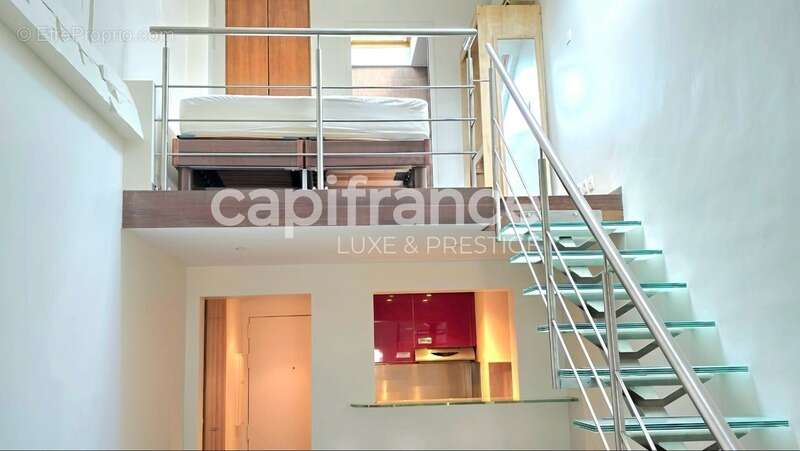 Appartement à PARIS-8E