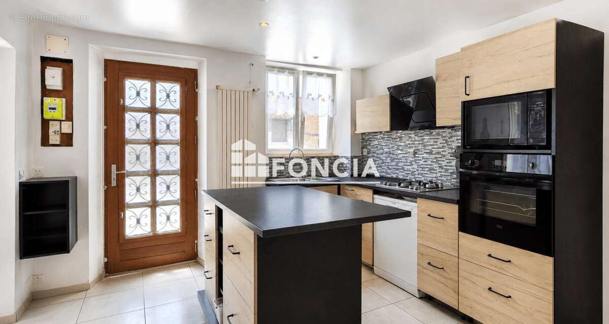 Maison ancienne avec garage, terrasse et beau potentiel d’évolution – Secteur Coincy - photo 3