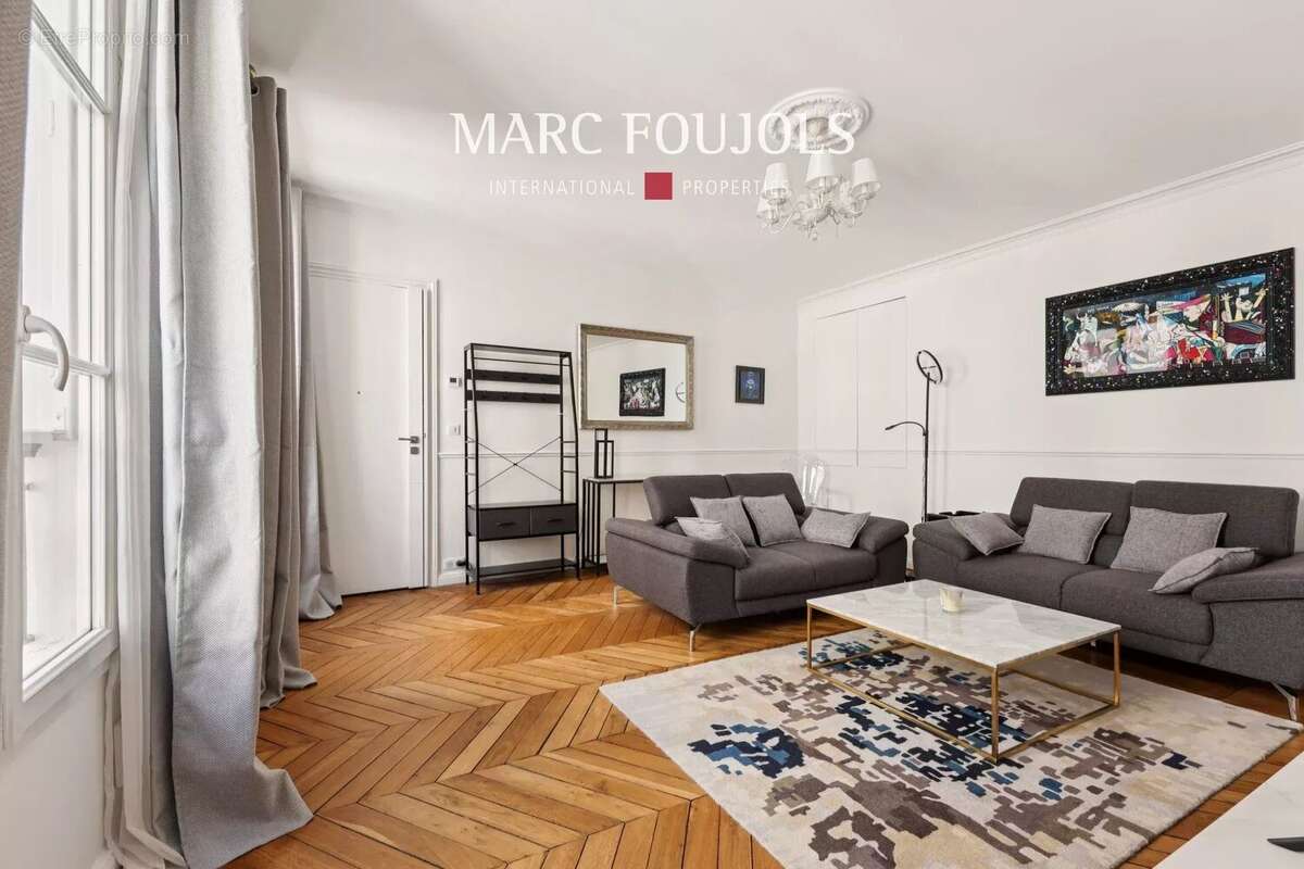 Appartement à PARIS-8E