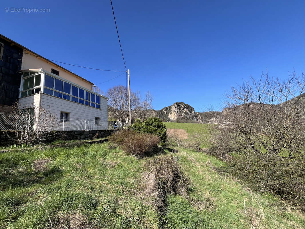 Maison à CASTANET-LE-HAUT