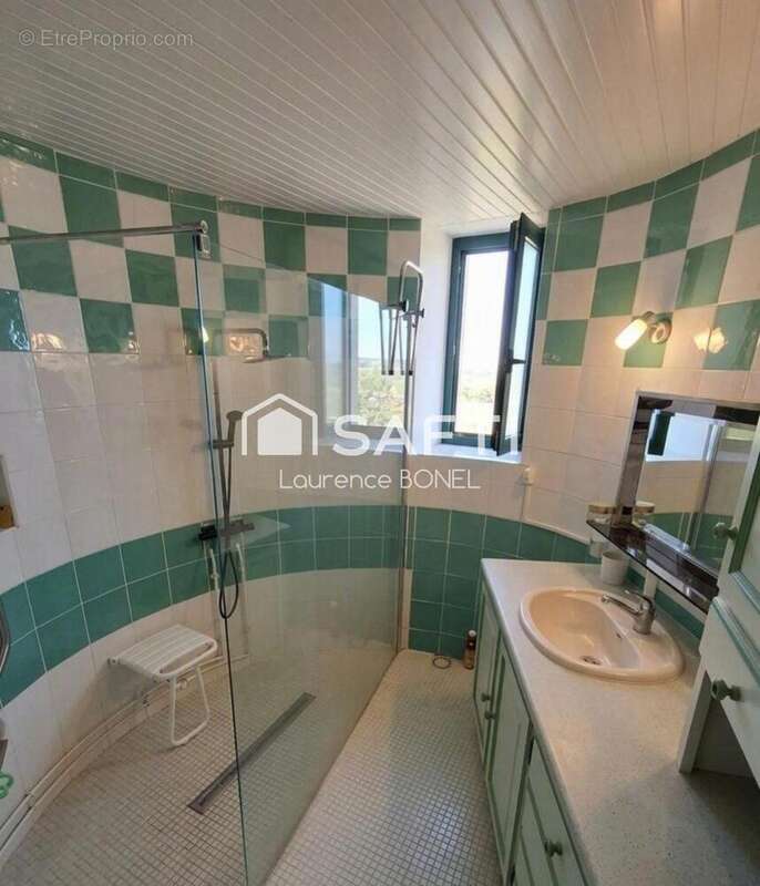 Maison 310 m² à Saint-Symphorien  - photo 2