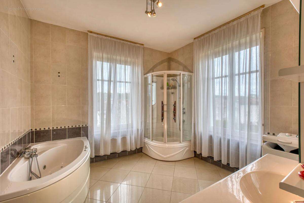 Maison à ROSIERES-AUX-SALINES