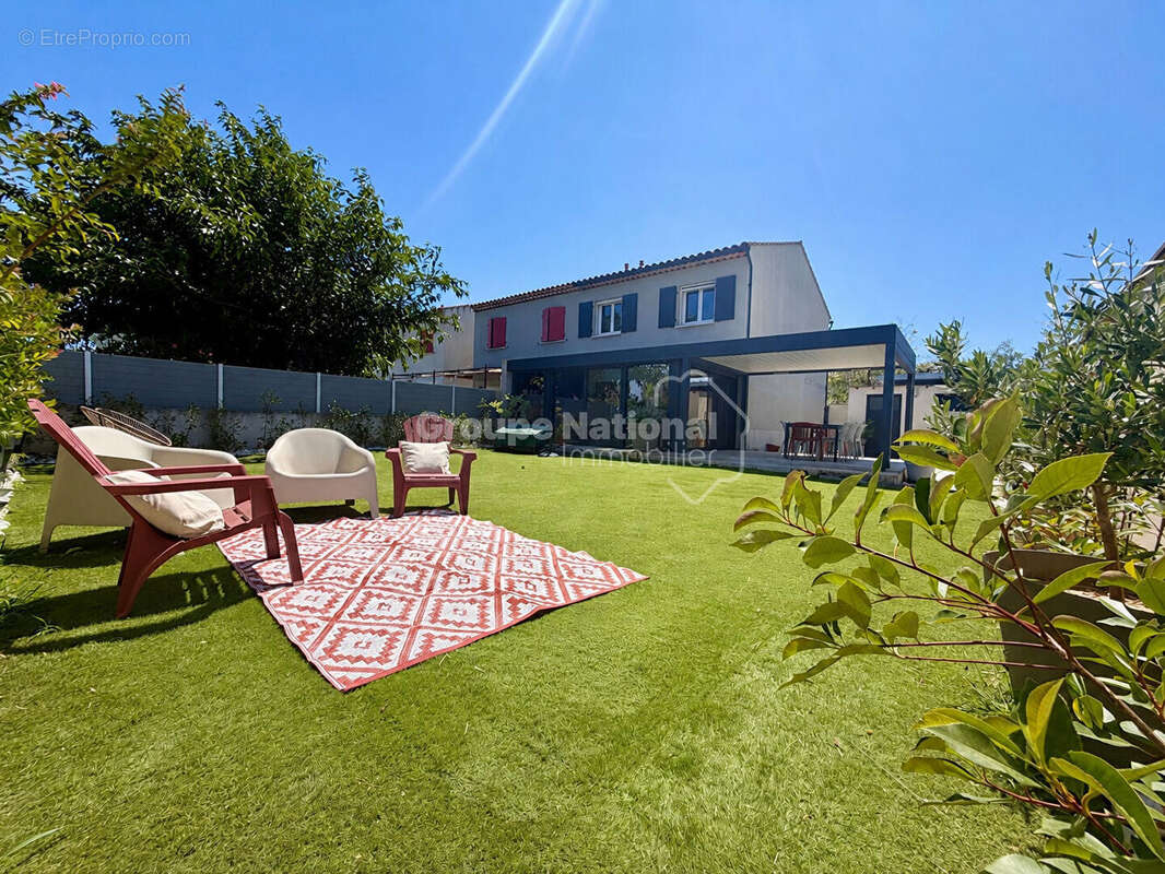 Maison T5 avec jardin, dépendance, garage et places de parking ! - photo 15