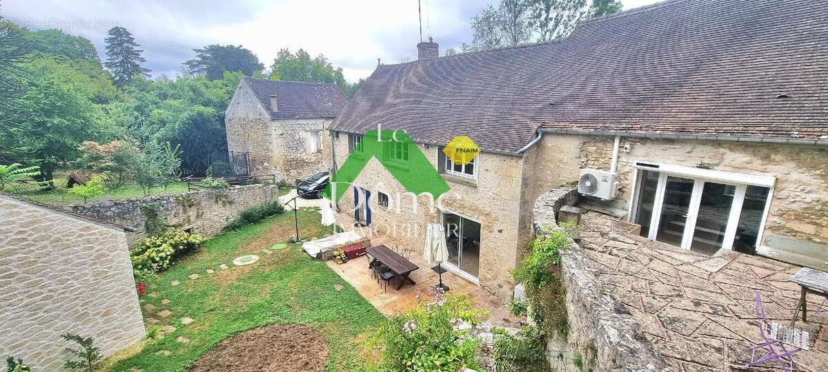 Maison à VALLANGOUJARD