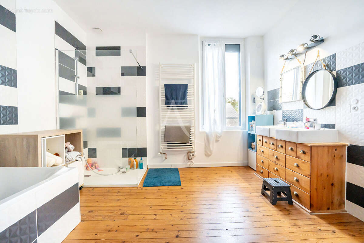 Maison à DOUE-LA-FONTAINE