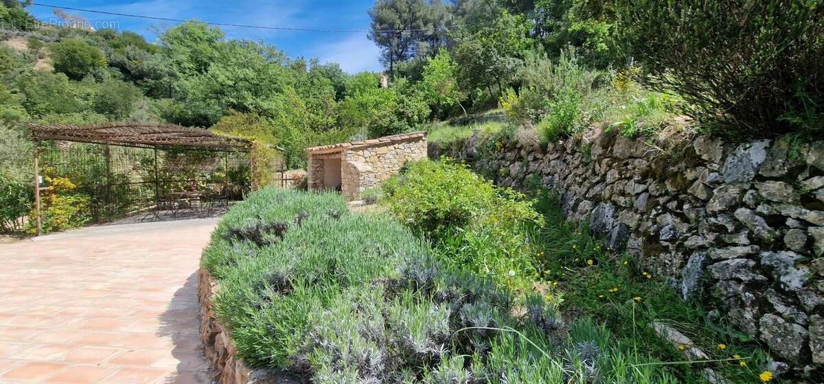 Maison à LE CASTELLET