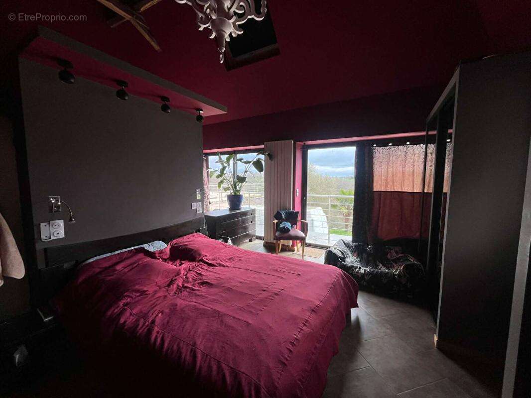 Maison en pierre avec piscine chauffé et terrain 17 hectares - photo 10