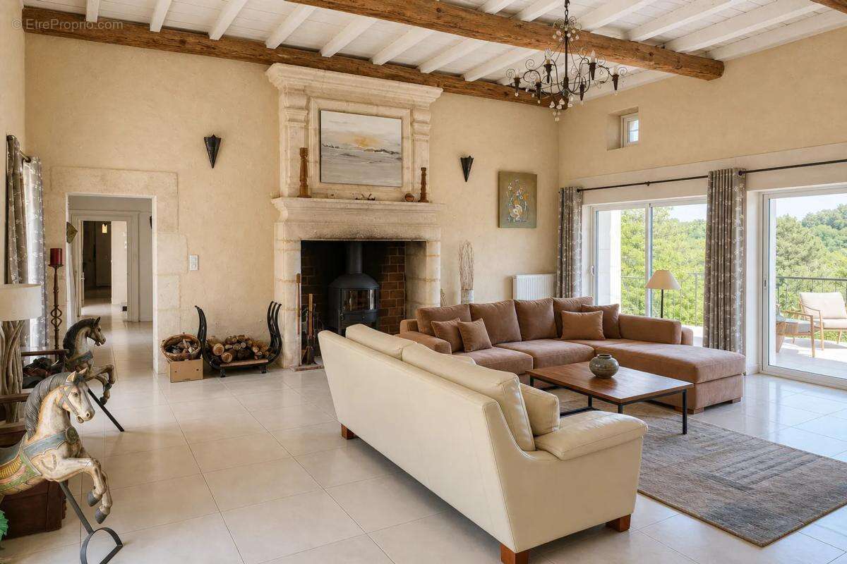 Maison à DOUVILLE