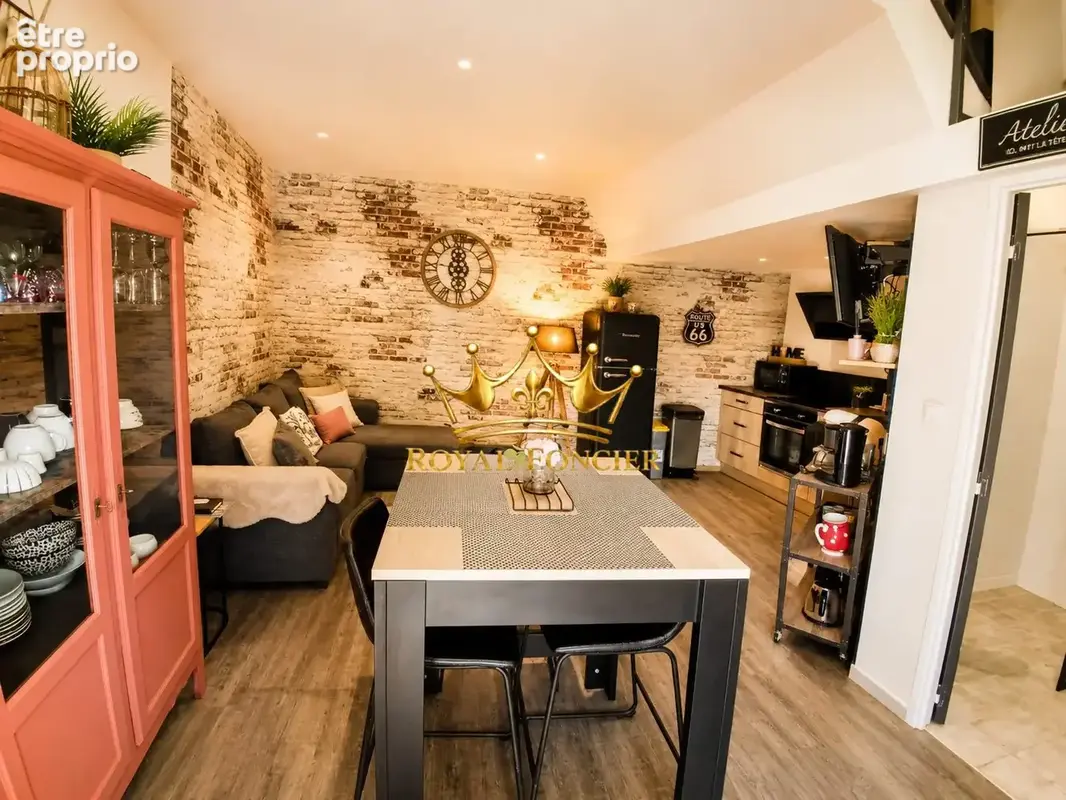 Maison 214 m² à Oyre  - photo 3
