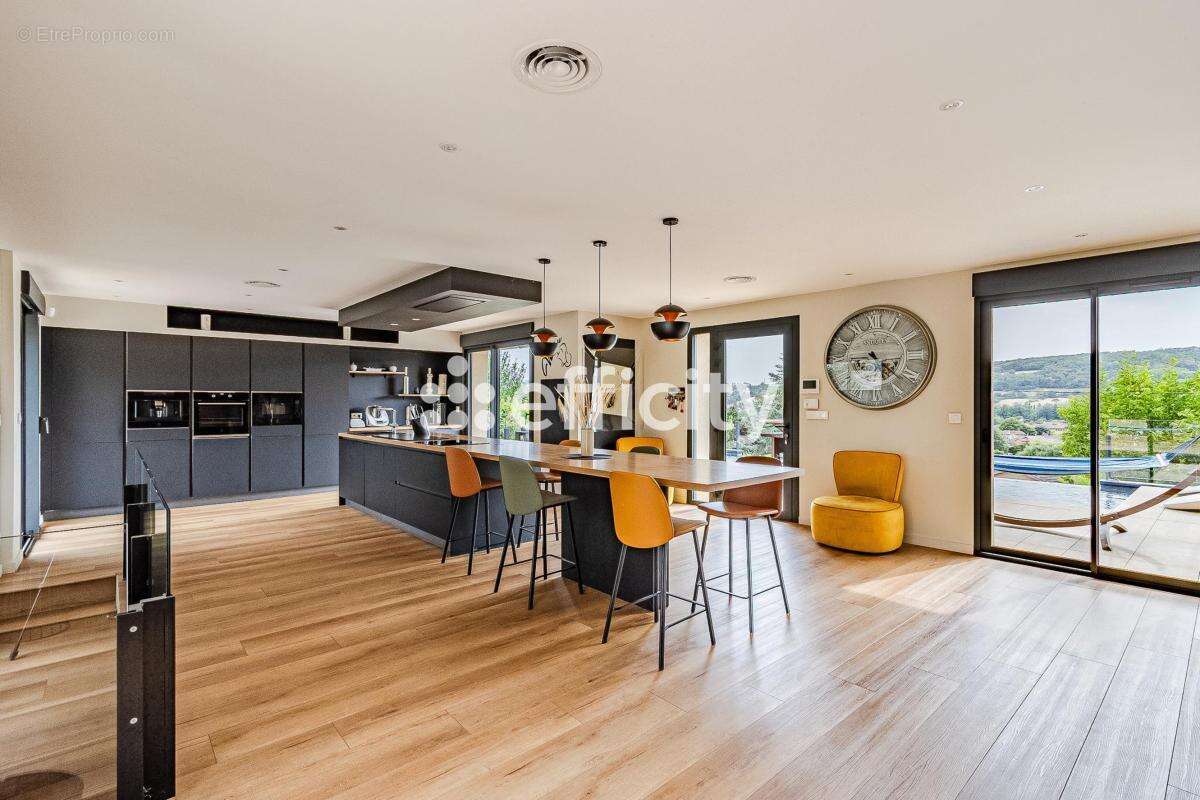 Maison 309 m² à Chatillon  - photo 4