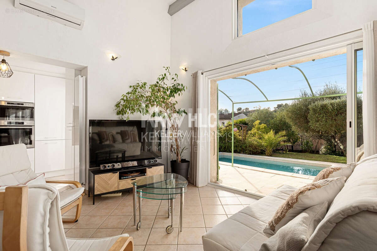 Maison à VALBONNE