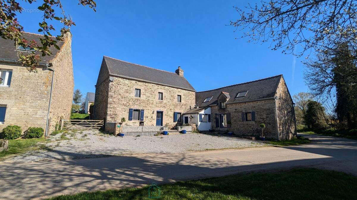 Maison à NOYAL-PONTIVY