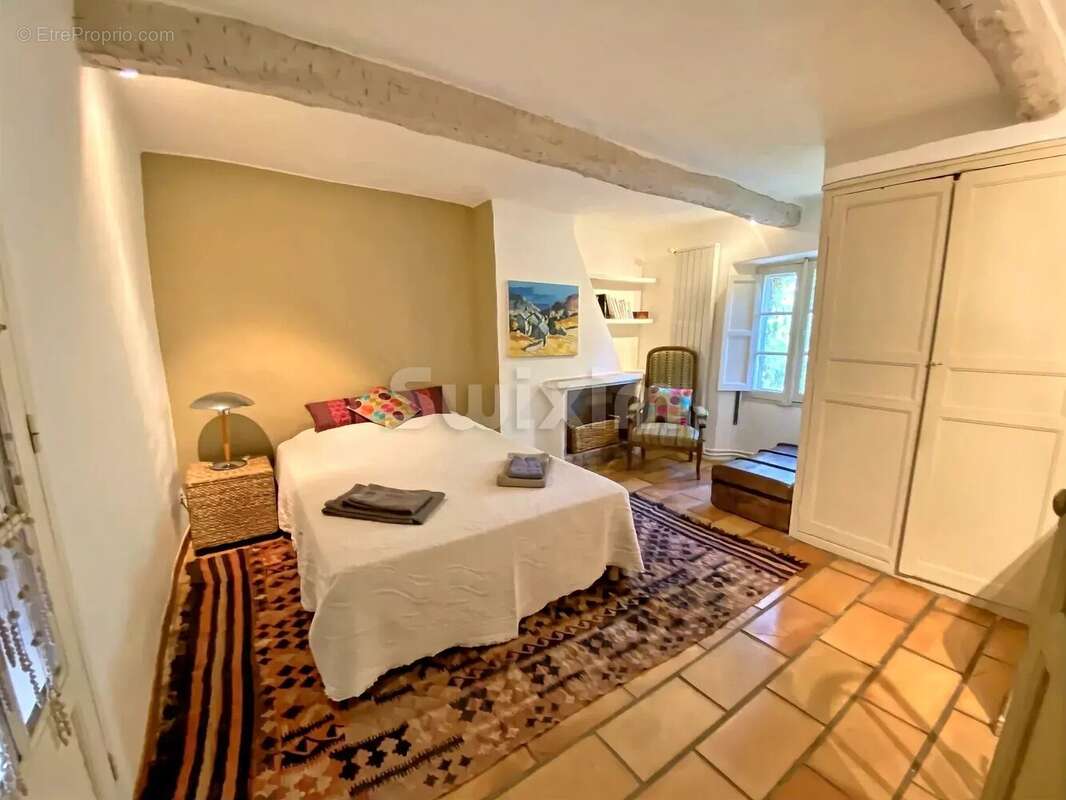 Maison à ENTRECASTEAUX