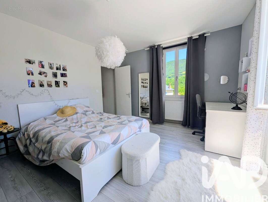 Maison 107 m² à Le Gua  - photo 4