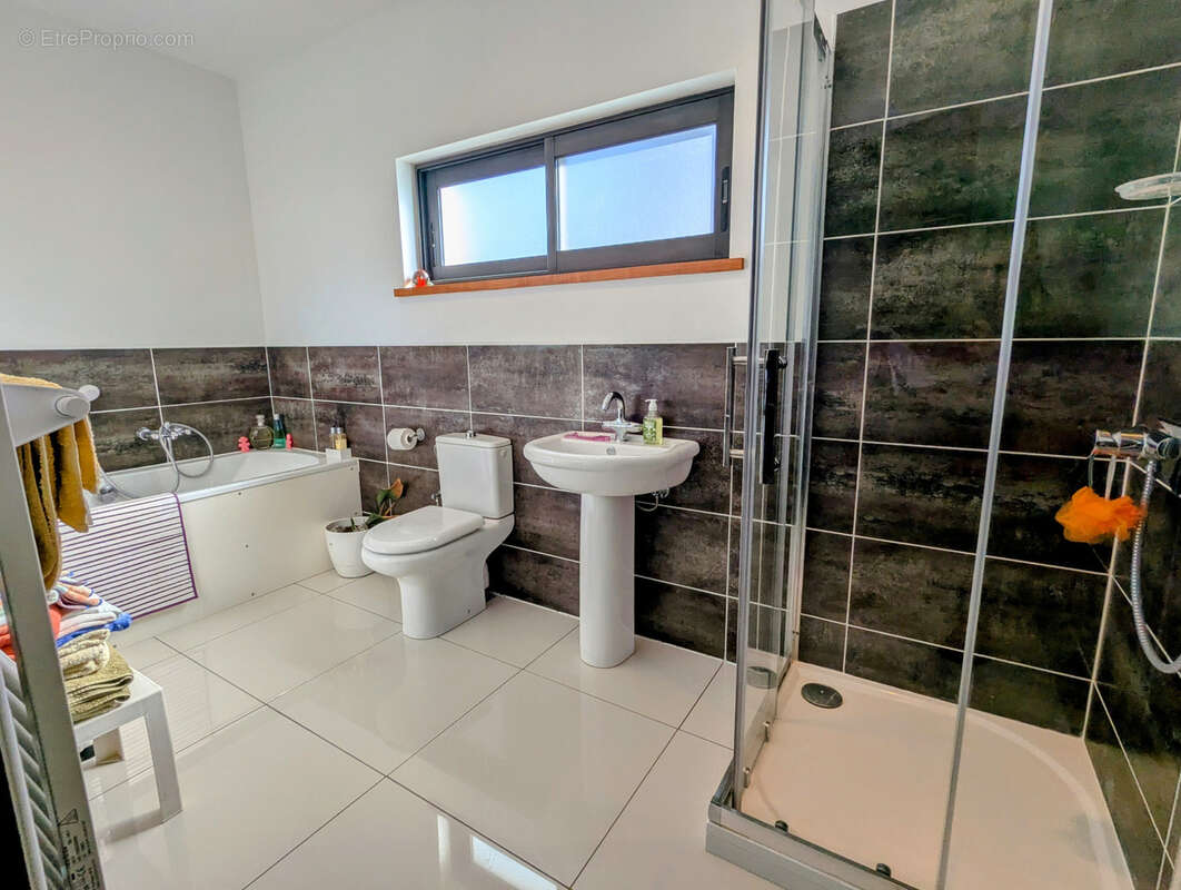 Maison à SAINTE-VALIERE