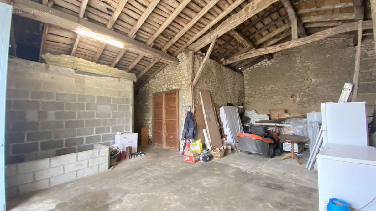 Maison à CHAMPAGNOLLES