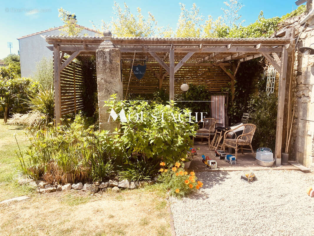 Maison à MORNAC-SUR-SEUDRE