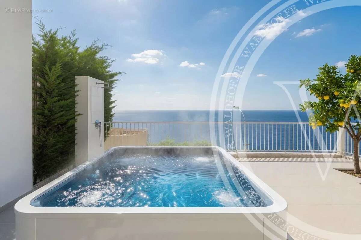 Une résidence de jardin de trois chambres entièrement rénovée au-dessus de la mer, Roquebrune-Cap-Martin - photo 3