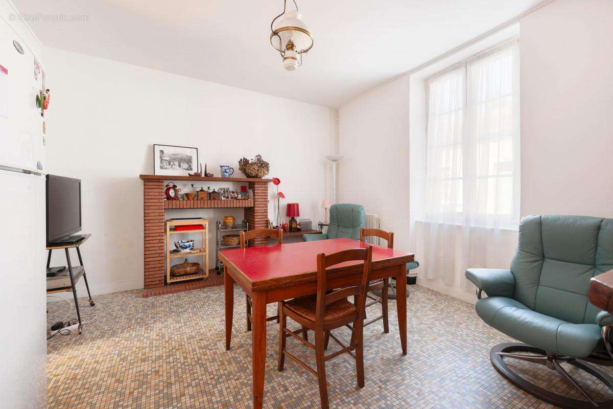 Maison de ville avec beaucoup de charme, jardin et garage - photo 2