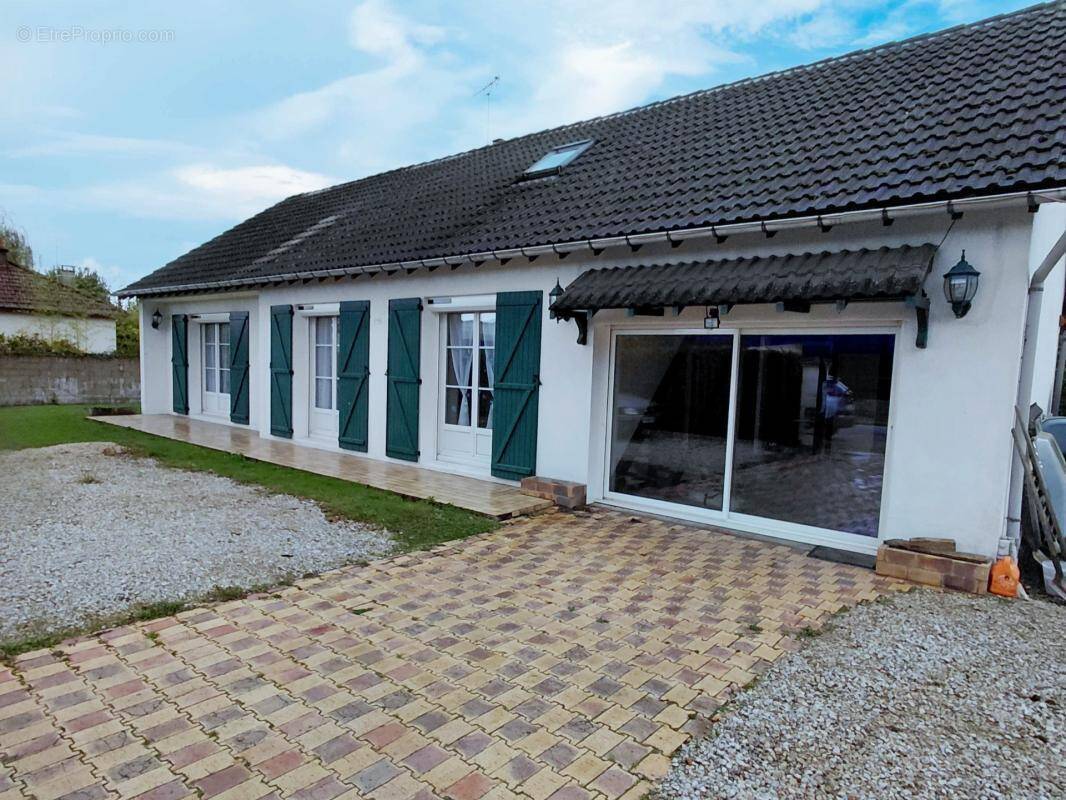 Maison à BRIENON-SUR-ARMANCON