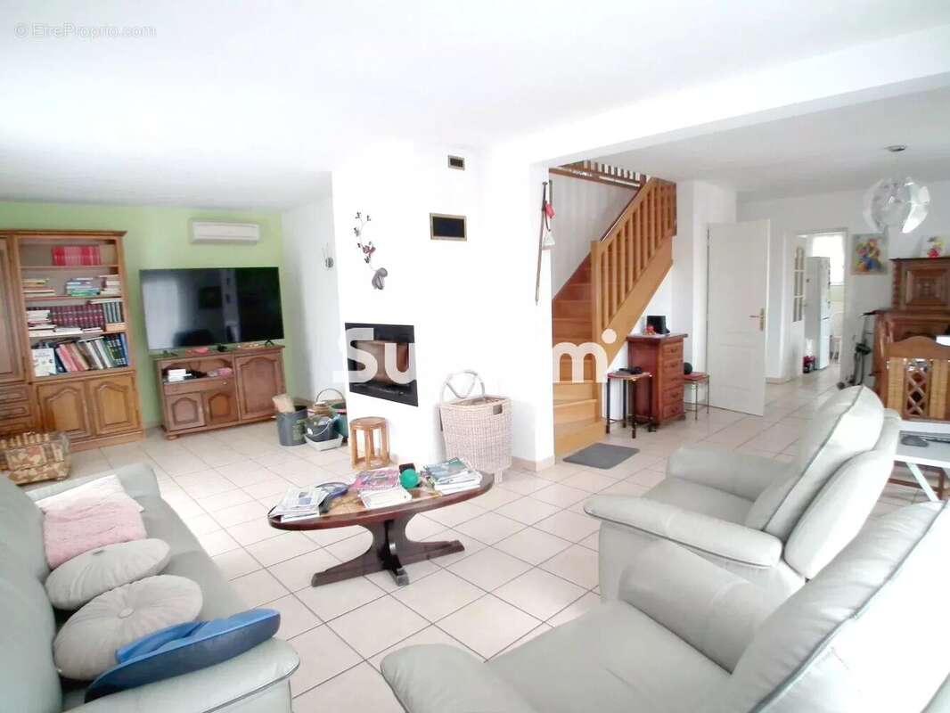 Maison à MONTMOROT