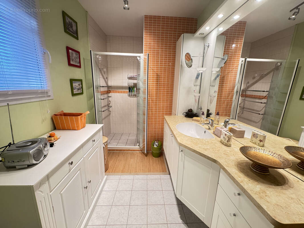 À vendre à Aups   Superbe villa récente avec piscine - photo 13