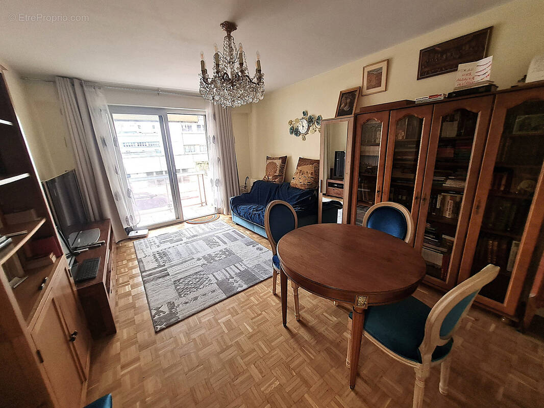 Appartement à PARIS-15E