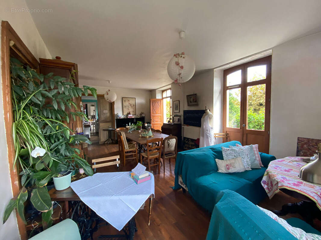 Maison 260 m² à Nay  - photo 6