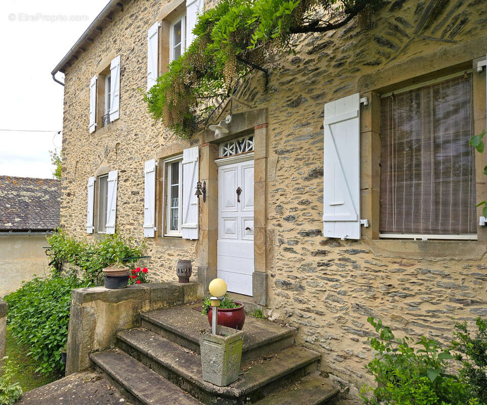 Maison à LA SALVETAT-PEYRALES