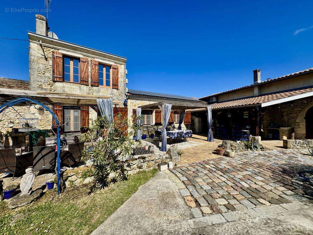 Maison 260 m² à Saint-Selve  - photo 4