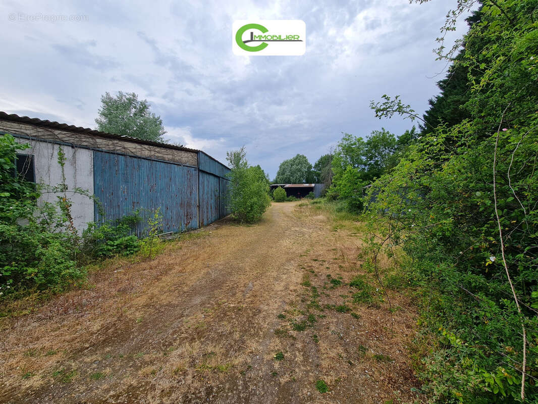 Parking à LA FERTE-BERNARD