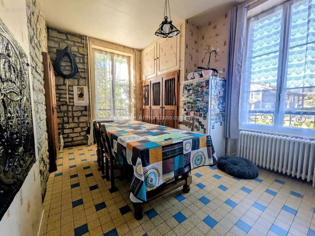Maison à NEUFCHATEAU