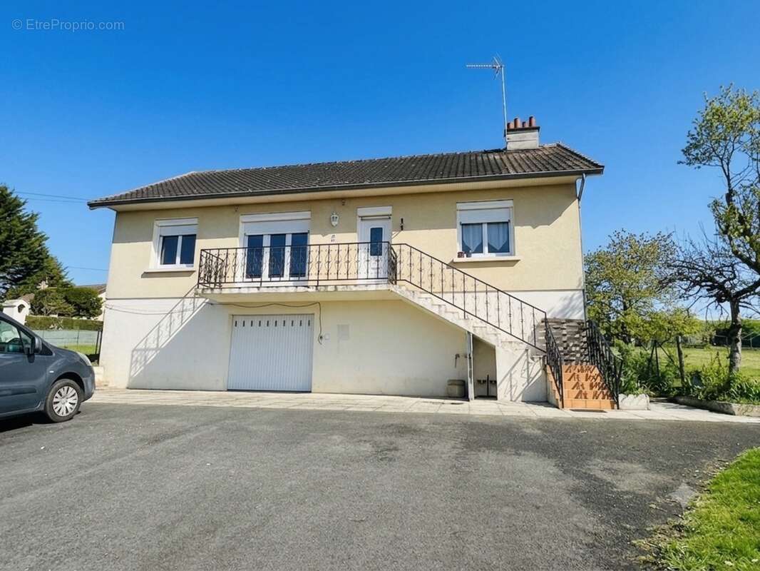Maison 3 chambres + grand sous sol et grand terrain clos 10 min Châtellerault - photo 2