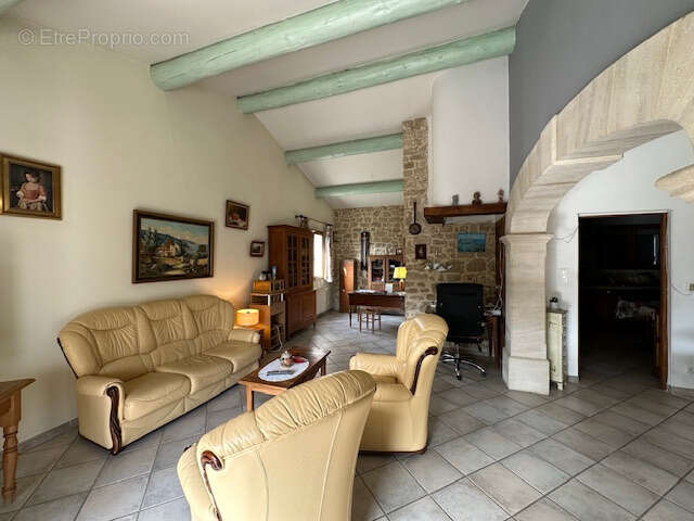 Maison à PERNES-LES-FONTAINES