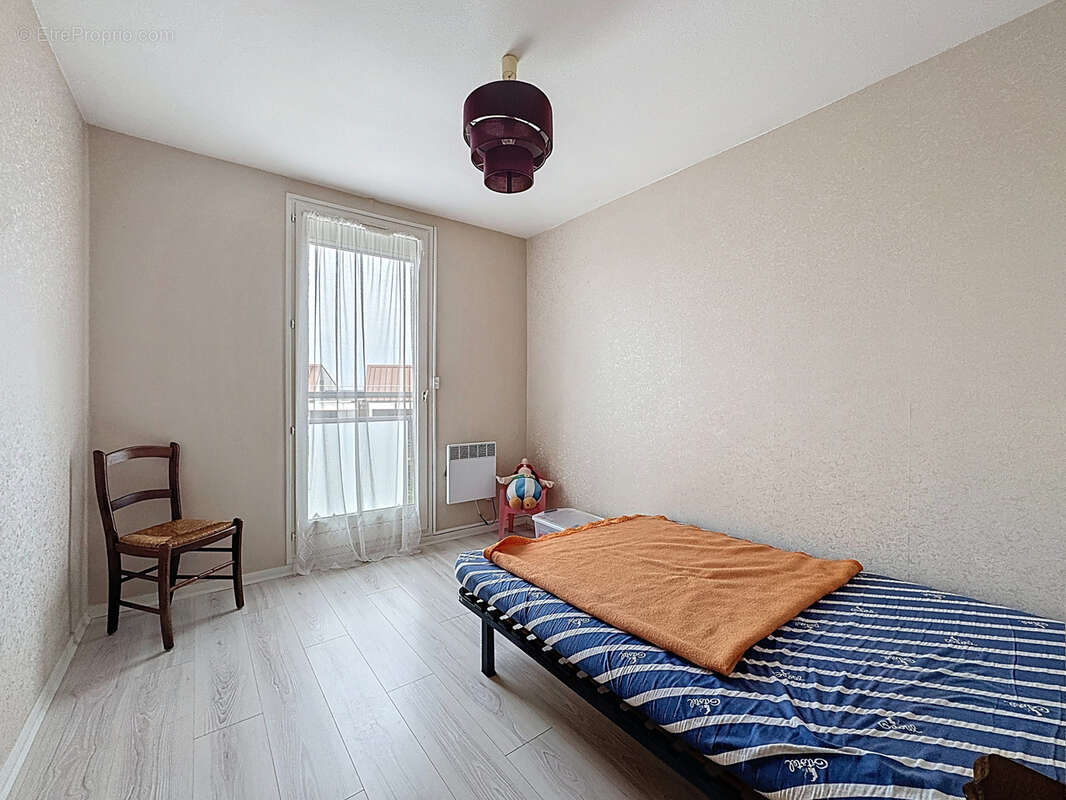 Appartement à LA TOUR-DE-SALVAGNY