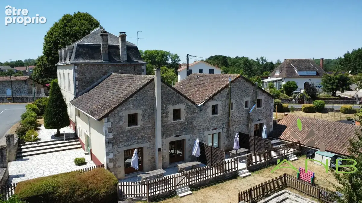 Maison 220 m² à Piegut-Pluviers  - photo 2