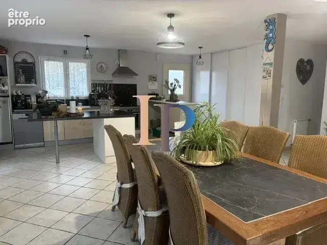 Charlieu 2 mn- maison en parfait etat 5 chambres - photo 12