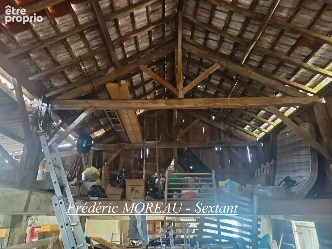 Ensemble immobilier à rénover intégralement au milieu de la nature. - photo 7